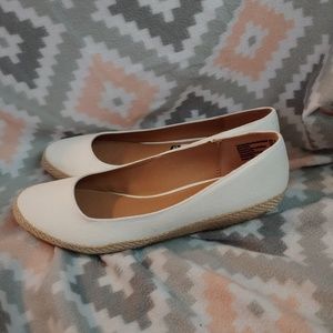 🔴 3/$15 New white wedges